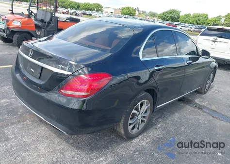 2015 Mercedes-Benz C 300 4Matic/Luxury 4Matic/Sport 4Matic z USA, uszkodzony, nr VIN 55SWF4KB5FU031879